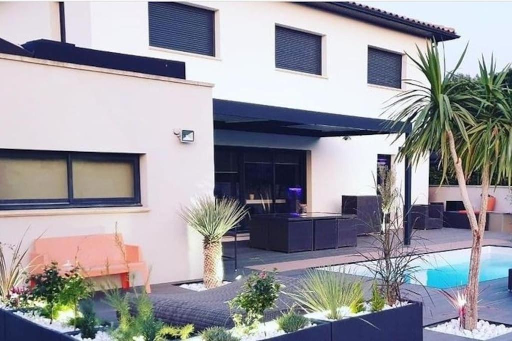 Villa Maison De Vacances Contemporaine Avec Piscine Vedène Exterior foto