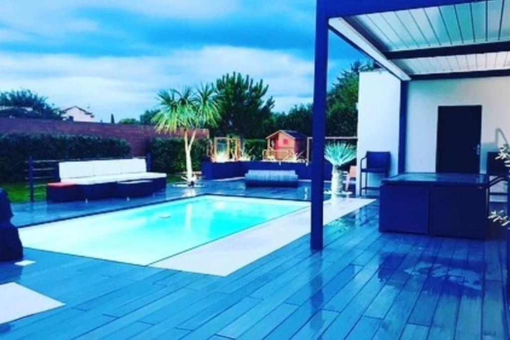 Villa Maison De Vacances Contemporaine Avec Piscine Vedène Exterior foto