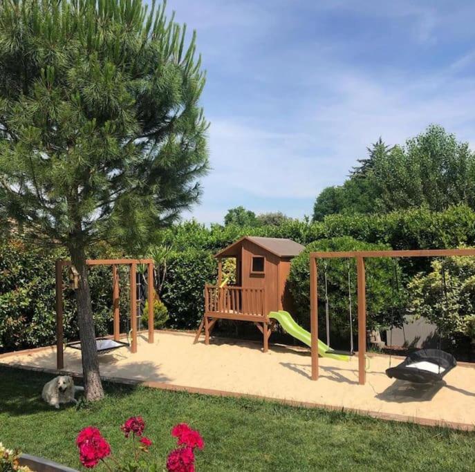 Villa Maison De Vacances Contemporaine Avec Piscine Vedène Exterior foto