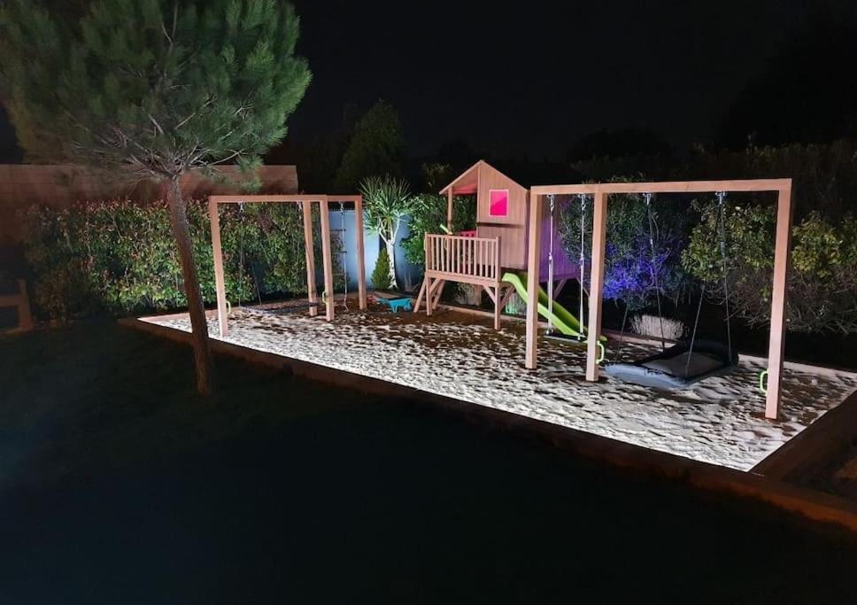 Villa Maison De Vacances Contemporaine Avec Piscine Vedène Exterior foto