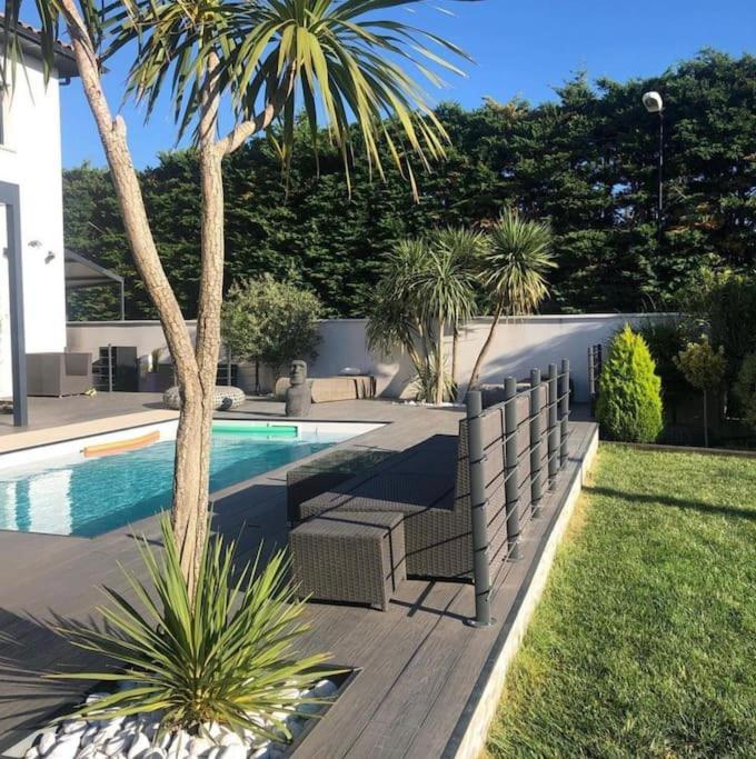 Villa Maison De Vacances Contemporaine Avec Piscine Vedène Exterior foto